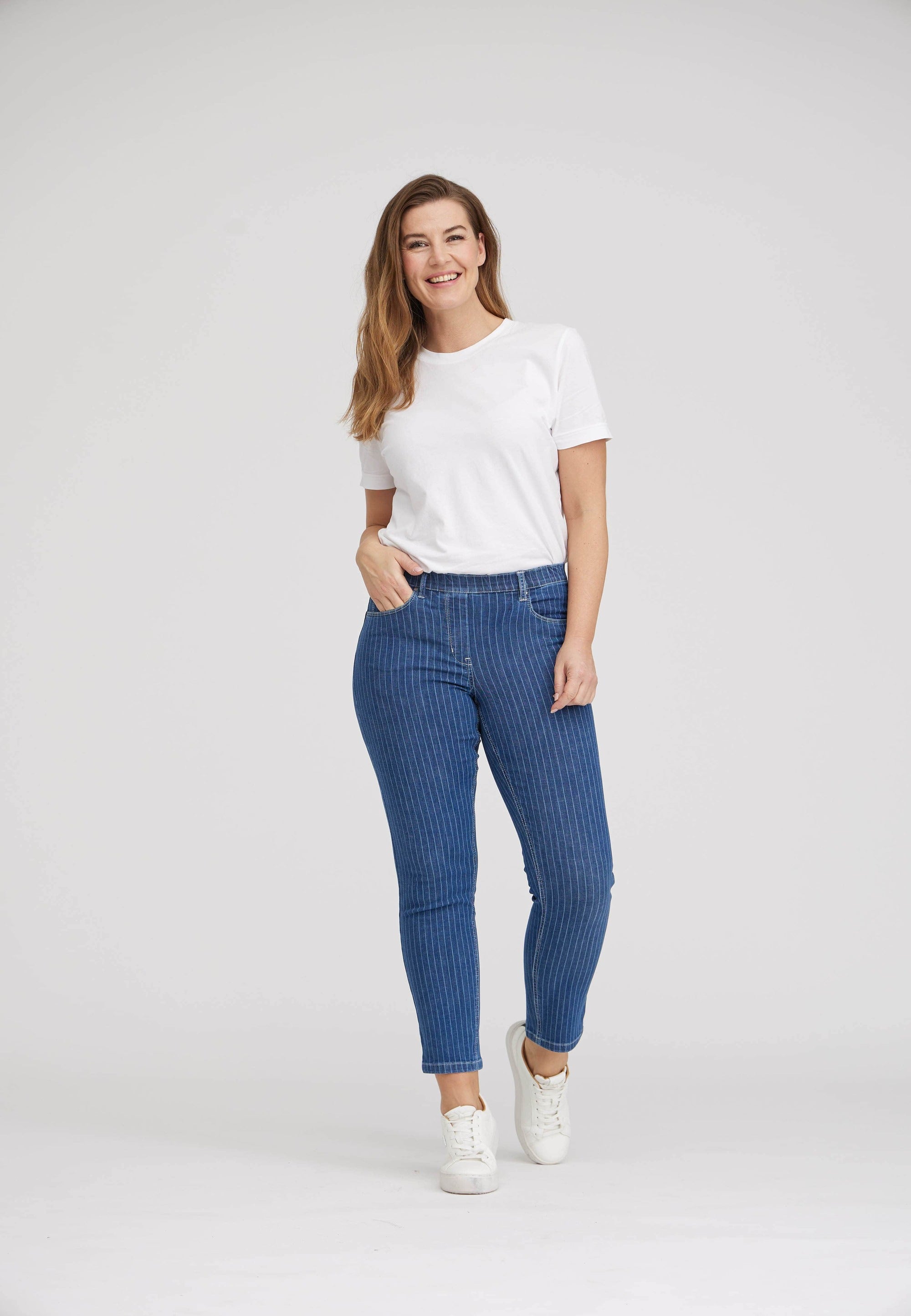 LAURIE  Hannah Regular - Extra Short Length Trousers REGULAR 49398 Blue Denim Stripe