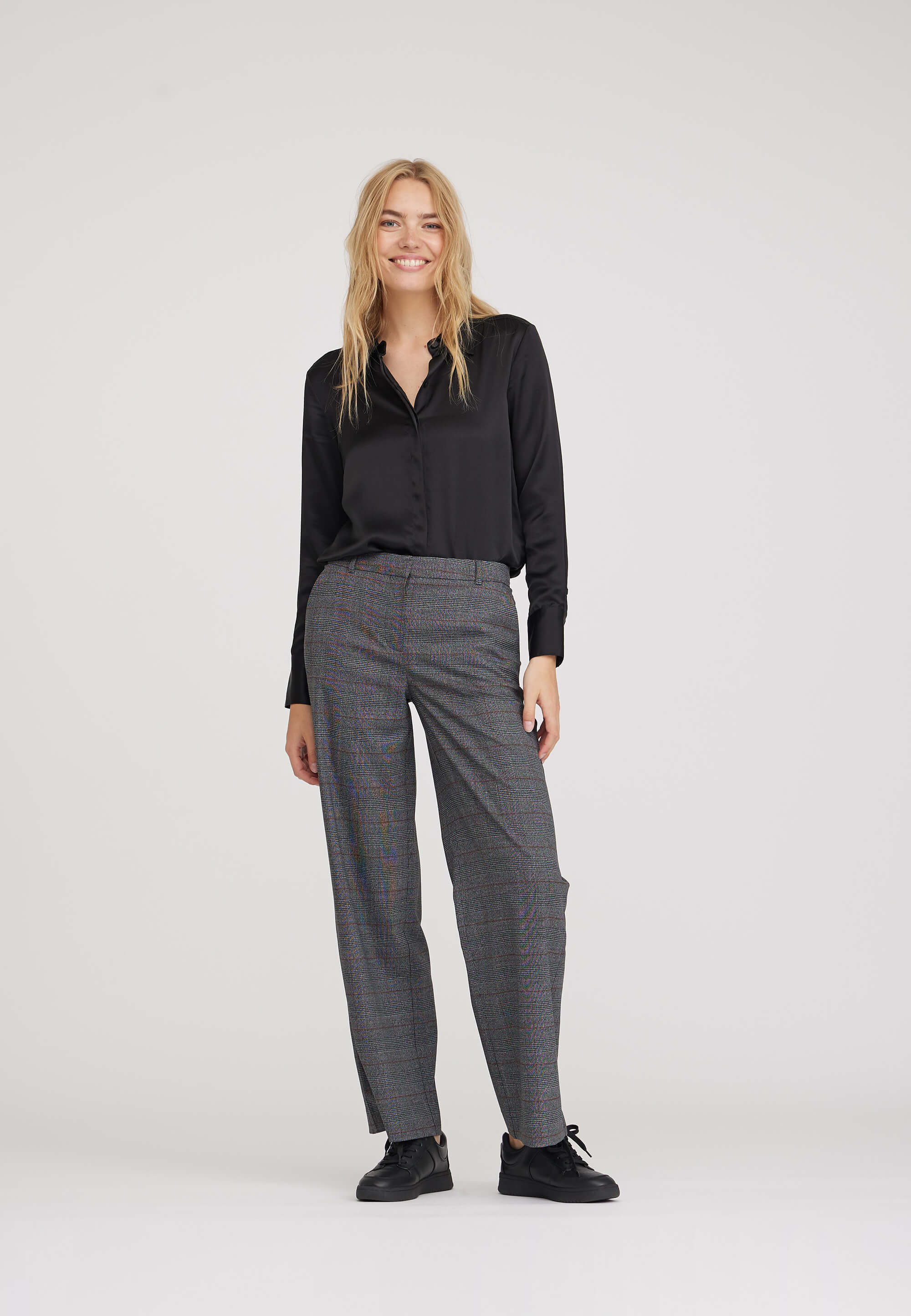 LAURIE  June Loose - Medium Length Trousers LOOSE 97301 Anthracite Tartan Check